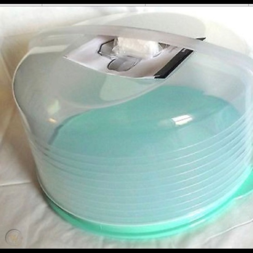 Tupperware Round Cake Taker/Carrier